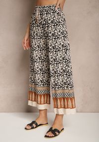 Renee - Czarne Spodnie z Bawełny High Waist z Abstrakcyjnym Wzorem Lisathiela. Okazja: na co dzień. Stan: podwyższony. Kolor: czarny. Materiał: bawełna. Styl: casual #3
