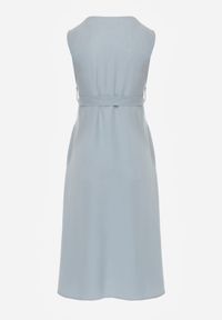 Born2be - Jasnoniebieska Trapezowa Sukienka z Wiązanym Paskiem Brystia. Kolor: niebieski. Materiał: materiał. Sezon: wiosna, lato. Typ sukienki: trapezowe #8