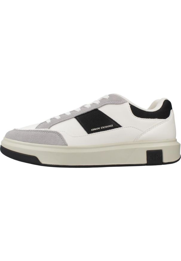 Armani Exchange - Kapcie ARMANI EXCHANGE XM001720 AF1752 Biały. Kolor: biały. Materiał: syntetyk, tkanina, skóra. Sport: turystyka piesza