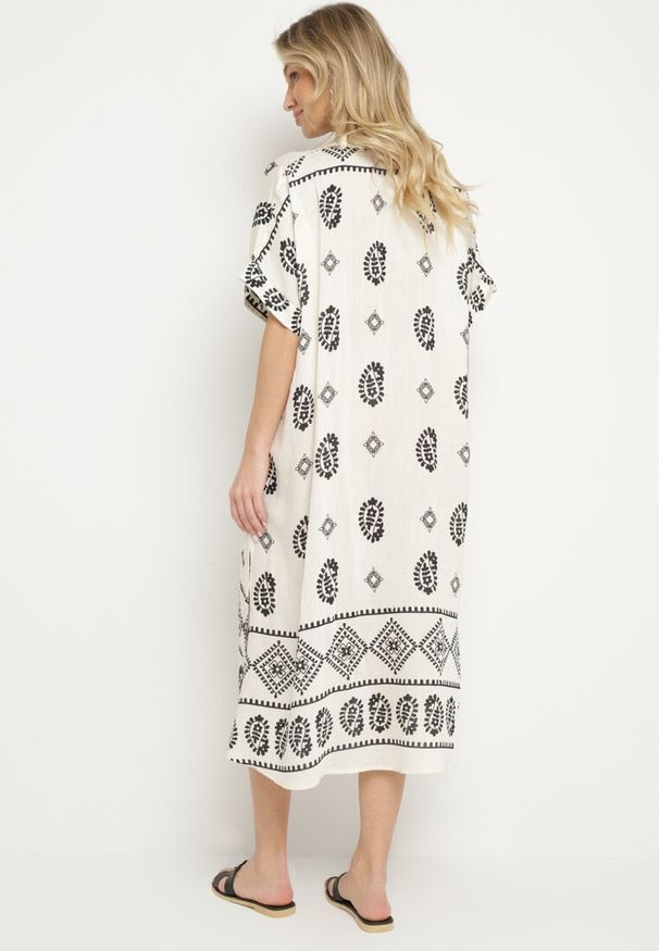 Born2be - Czarno-Kremowa Wiskozowa Sukienka Boho o Pudełkowym Kroju z Rozcięciami Nelbia. Okazja: na co dzień. Typ kołnierza: dekolt w serek. Kolor: czarny. Materiał: wiskoza. Styl: boho