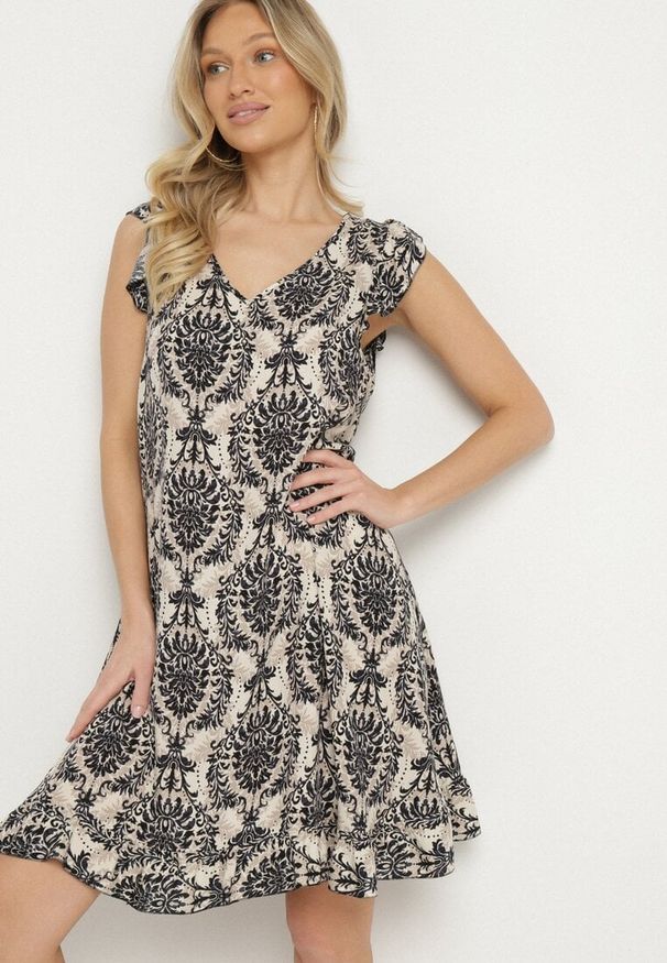 Born2be - Czarna Bawełniana Sukienka w Stylu Boho na Ramiączkach z Falbanką Zaelle. Okazja: na imprezę, na co dzień. Typ kołnierza: dekolt w serek. Kolor: czarny. Materiał: bawełna. Długość rękawa: na ramiączkach. Sezon: lato. Styl: boho