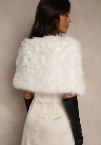 Renee - Białe Ponczo w Ozdobne Futerko Inesema. Kolor: biały. Materiał: futro #4