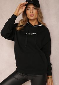 Renee - Czarna Bluza z Kapturem Vasilija. Typ kołnierza: kaptur. Kolor: czarny. Materiał: dresówka, bawełna, polar, tkanina, dzianina. Wzór: nadruk