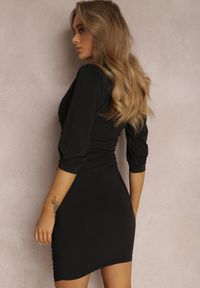 Renee - Czarna Sukienka Theophosa. Kolor: czarny. Długość rękawa: długi rękaw. Wzór: jednolity. Styl: glamour. Długość: mini #3