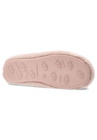 Różowe Kapcie Macarena Domowe Obuwie Damskie. Okazja: do domu. Zapięcie: klamry. Kolor: różowy. Styl: elegancki #3