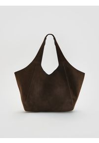 Reserved - Torebka shopper z imitacji zamszu - ciemnobrązowy. Kolor: brązowy. Materiał: zamszowe #1