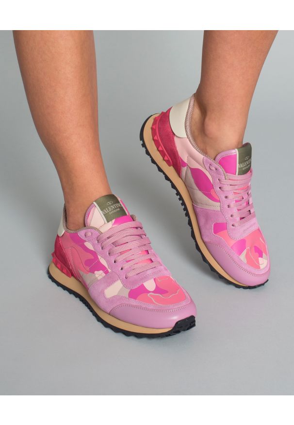 VALENTINO - Sneakersy Rockrunner. Kolor: biały. Materiał: zamsz, guma, materiał. Wzór: aplikacja