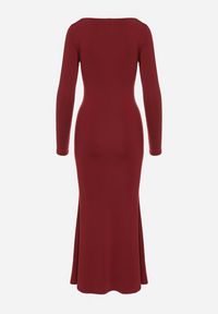 Born2be - Bordowa Koktajlowa Sukienka z Wiskozą Ozdobiona Metalową Klamrą Refira. Okazja: na co dzień. Kolor: czerwony. Materiał: wiskoza. Wzór: aplikacja. Typ sukienki: proste. Styl: wizytowy #5