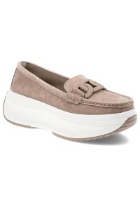 Beżowe Półbuty Filippo Stylowe Obuwie Damskie Na Platformie. Okazja: na co dzień. Kolor: beżowy. Materiał: zamsz. Szerokość cholewki: normalna. Obcas: na platformie. Styl: elegancki #1