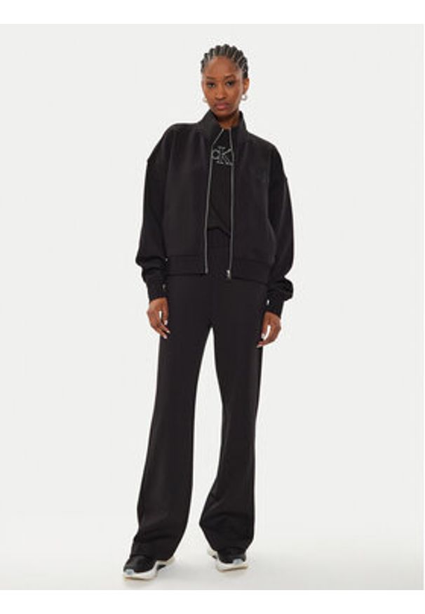 Calvin Klein Jeans Spodnie dresowe J20J223588 Czarny Regular Fit. Kolor: czarny. Materiał: bawełna, syntetyk