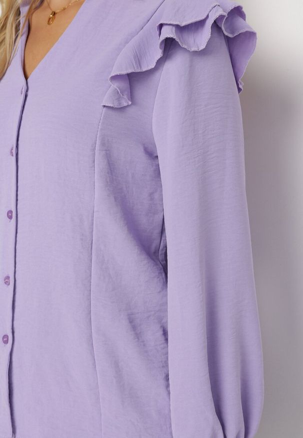 Born2be - Fioletowa Koszula z Falbankami Sireguna. Typ kołnierza: kołnierz z falbankami. Kolor: fioletowy. Długość: długie. Wzór: aplikacja. Styl: elegancki