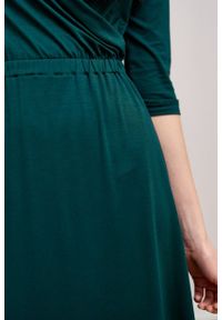 Marie Zélie - Sukienka Rita butelkowa zieleń mikromodal. Typ kołnierza: dekolt kopertowy. Materiał: wiskoza, dzianina, elastan, włókno, skóra. Długość rękawa: krótki rękaw. Typ sukienki: proste, kopertowe #2