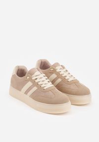 Born2be - Ciemnobeżowe Sneakersy na Kauczukowej Grubej Podeszwie z Paskami po Bokach Ninlili. Okazja: na co dzień. Zapięcie: pasek. Kolor: beżowy. Materiał: kauczuk #6