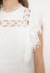 Born2be - Biała Sukienka Maxi Rozkloszowana z Ażurowym Wzorem Saitha. Okazja: na co dzień. Kolor: biały. Materiał: tkanina. Wzór: ażurowy. Styl: casual, elegancki. Długość: maxi #6