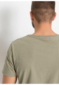 bonprix - T-shirt z czystej bawełny. Okazja: na co dzień. Kolor: zielony, beżowy. Materiał: bawełna. Wzór: nadruk. Styl: casual #3