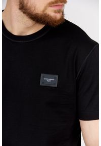Dolce and Gabbana - DOLCE & GABBANA Czarny t-shirt męski z aplikacją z logo. Kolor: czarny. Materiał: prążkowany. Wzór: aplikacja #2