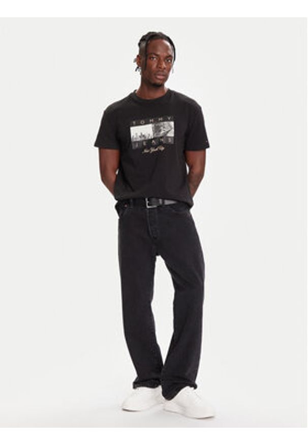 Tommy Jeans T-Shirt DM0DM22464 Czarny Regular Fit. Kolor: czarny. Materiał: bawełna