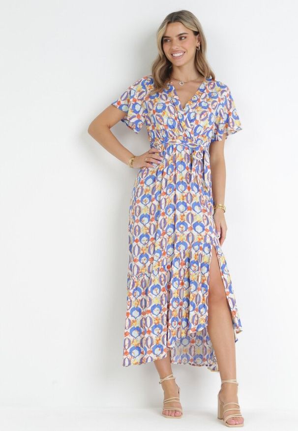 Born2be - Niebieska Sukienka Maxi z Wiskozy i Wiązanym Paskiem Ambrinta. Typ kołnierza: dekolt kopertowy. Kolor: niebieski. Materiał: wiskoza. Typ sukienki: kopertowe. Długość: maxi