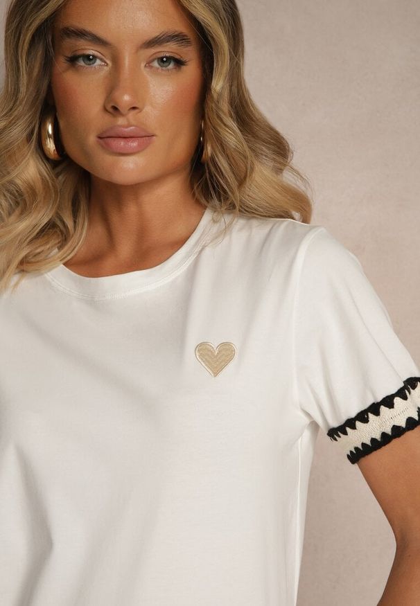 Renee - Biały Bawełniany T-shirt z Sercem Firile. Okazja: na co dzień. Kolor: biały. Materiał: bawełna. Styl: klasyczny, casual
