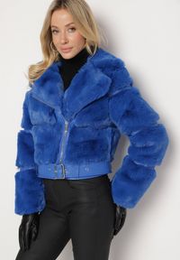 Born2be - Granatowa Futrzana Kurtka z Ozdobnym Paskiem Sirunis. Kolor: niebieski. Materiał: futro. Wzór: aplikacja #1