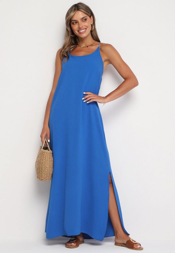 Born2be - Niebieska Taliowana Sukienka na Ramiączkach Rivaniell. Okazja: na imprezę, na co dzień. Kolor: niebieski. Materiał: jeans. Długość rękawa: na ramiączkach. Typ sukienki: oversize. Styl: casual, elegancki