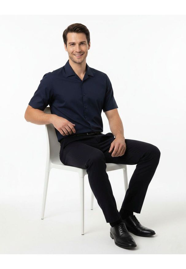 Wygodna Koszula Weekendowa z Dzianiny Bawełnianej - Brave Soul - Granatowa. Kolor: niebieski. Materiał: poliester, bawełna. Styl: sportowy