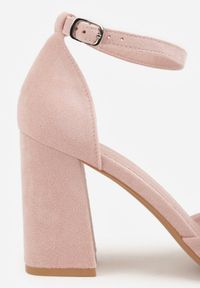 Renee - Różowe Czółenka z Imitacji Zamszu na Słupkowym Obcasie ze Szpiczastym Noskiem Hadina. Okazja: na randkę. Nosek buta: szpiczasty. Zapięcie: pasek. Kolor: różowy. Materiał: zamsz. Obcas: na obcasie. Wysokość obcasa: średni #6