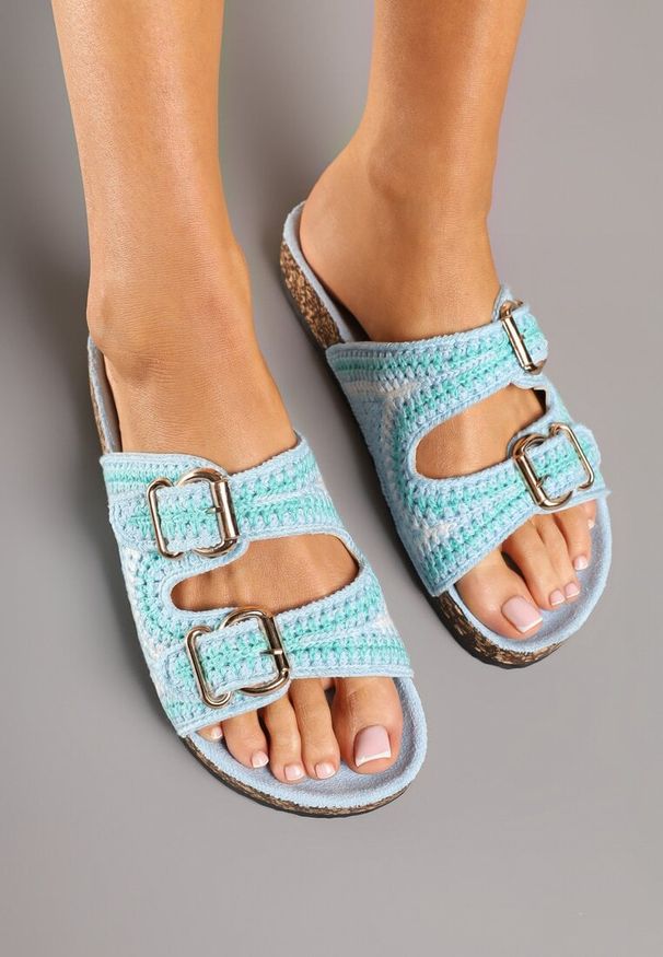 Renee - Niebieskie Klapki Ozdobione Klamrami i Plecionymi Paskami Adisila. Okazja: na co dzień, na imprezę. Kolor: niebieski. Wzór: aplikacja. Sezon: lato. Styl: elegancki, casual