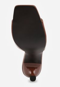 Renee - Brązowe Klapki na Szpilce Ozdobione Kwadratowym Noskiem Eudanassa. Okazja: na co dzień. Kolor: brązowy. Materiał: jeans. Wzór: aplikacja. Sezon: lato. Obcas: na szpilce. Styl: casual #8