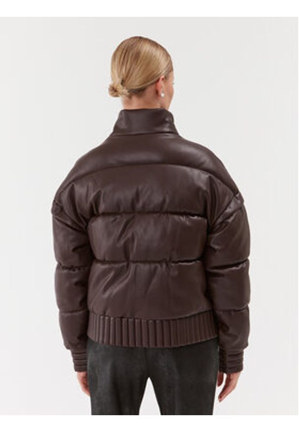 Guess Kurtka puchowa Ivana W3BL12 WFSP0 Brązowy Regular Fit. Kolor: brązowy. Materiał: skóra