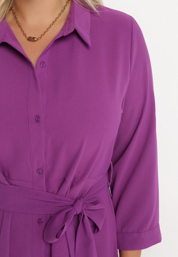 Born2be - Fioletowa Rozkloszowana Mini Sukienka Zapinana na Guziki z Materiałowym Paskiem Vleco. Kolor: fioletowy. Materiał: materiał. Długość: mini