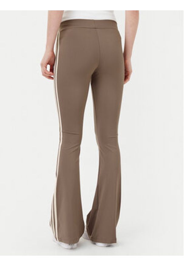 Adidas - adidas Legginsy JD4601 Beżowy Flare Fit. Kolor: beżowy. Materiał: syntetyk