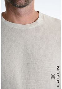 Xagon T-shirt | P26082V 1004T | Mężczyzna | Beżowy. Okazja: na co dzień. Kolor: beżowy. Materiał: bawełna, len. Długość: długie. Wzór: gładki. Styl: casual, elegancki #6