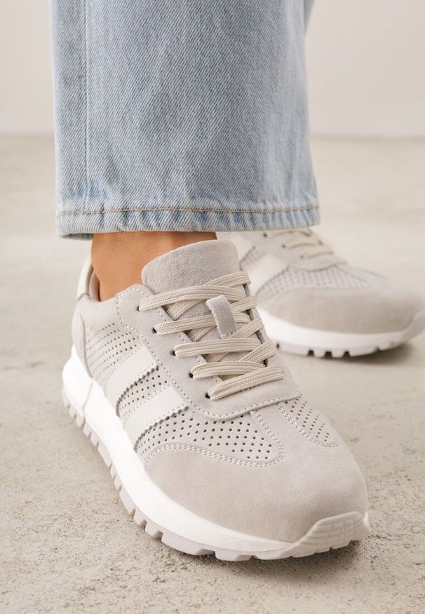 Renee - Jasnoszare Sneakersy z Zamszu Naturalnego z Ozdobnymi Paskami i Perforacją Ravinelle. Okazja: na co dzień. Zapięcie: pasek. Kolor: szary. Materiał: zamsz