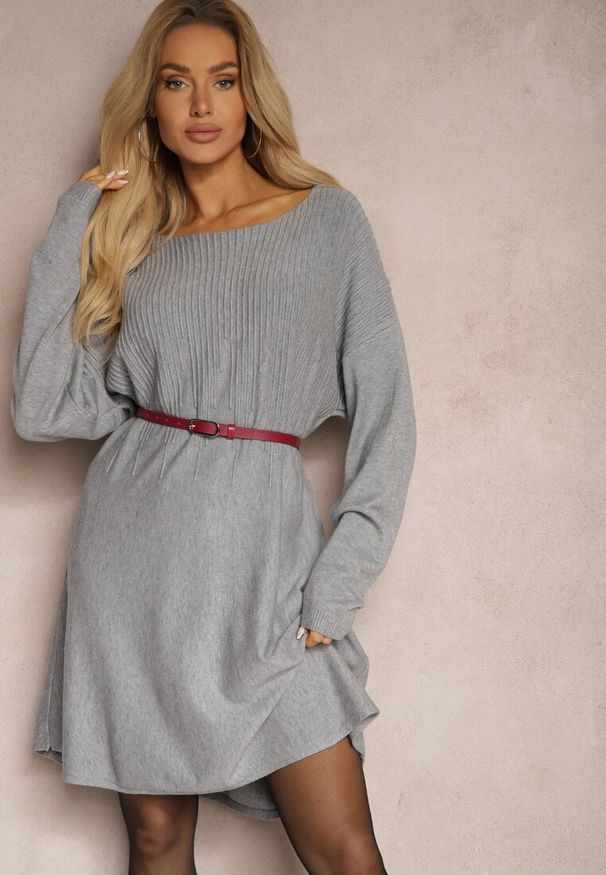 Renee - Szara Sweterkowa Sukienka z Dodatkiem Wiskozy z Guzikami Narimera. Okazja: na co dzień. Kolor: szary. Materiał: wiskoza. Sezon: zima. Typ sukienki: proste. Styl: casual, elegancki