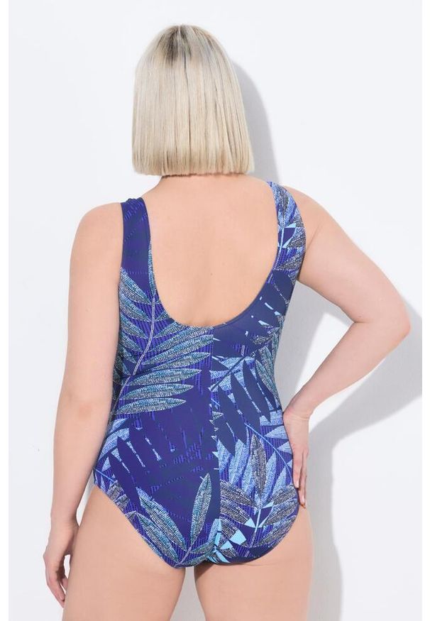 ULLA POPKEN - Damski Strój kąpielowy marszczenie miękkie miseczki wzór w paprocie. Kolekcja: plus size. Kolor: niebieski. Materiał: poliamid, poliester, materiał, elastan