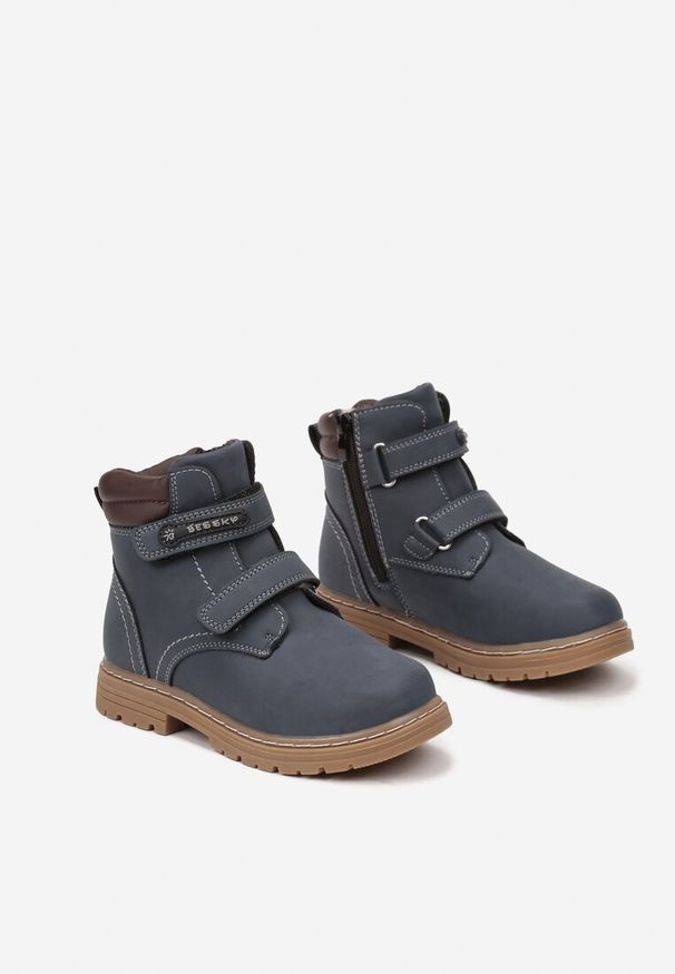 Born2be - Granatowe Traperki Botki z Rzepami Ozime. Okazja: na co dzień, na spacer. Nosek buta: okrągły. Zapięcie: rzepy. Kolor: niebieski. Materiał: jeans. Wzór: aplikacja. Styl: klasyczny, casual, elegancki