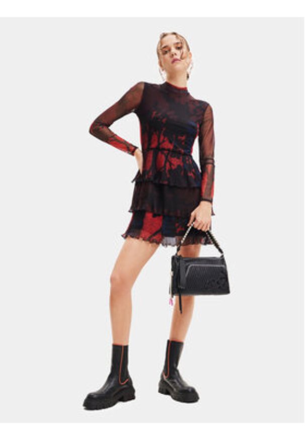 Desigual Sukienka codzienna 23WWVK78 Czerwony Regular Fit. Okazja: na co dzień. Kolor: czerwony. Materiał: syntetyk. Typ sukienki: proste. Styl: casual