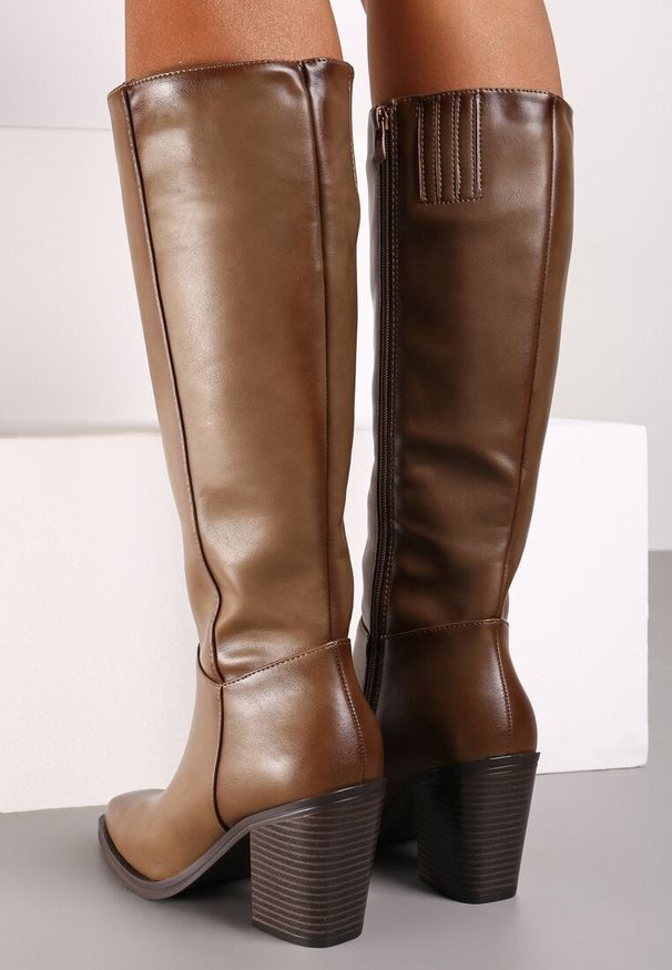 Born2be - Ciemnobeżowe Klasyczne Kozaki na Obcasie Moveira. Kolor: beżowy. Materiał: skóra. Obcas: na obcasie. Styl: klasyczny. Wysokość obcasa: średni