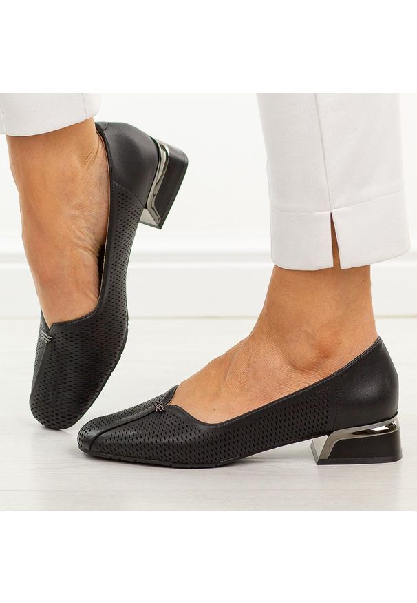 Czarne ażurowe skórzane czółenka damskie Vinceza 99203. Okazja: na co dzień. Kolor: czarny. Materiał: skóra. Szerokość cholewki: normalna. Wzór: ażurowy. Sezon: wiosna, lato. Styl: casual, klasyczny, elegancki