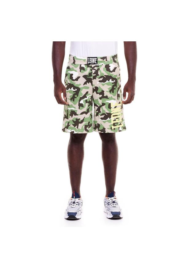LEONE 1947 APPAREL - Męskie szorty w kolorze odważnym, w kolorze kamuflażu. Kolor: wielokolorowy, brązowy, zielony. Materiał: tkanina. Sport: fitness