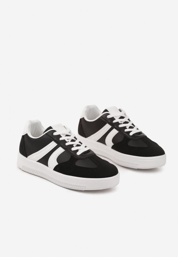 Born2be - Czarne Sneakersy w Stylu Kultowych Tenisówek Setionis. Okazja: na co dzień. Nosek buta: okrągły. Kolor: czarny. Materiał: jeans. Wzór: gładki. Obcas: na płaskiej podeszwie