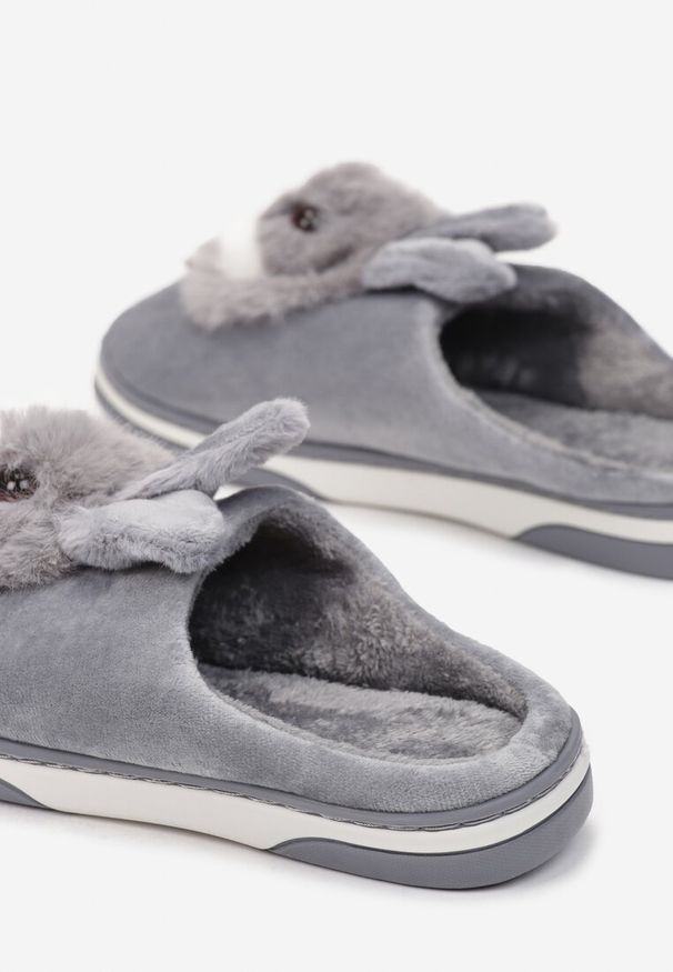 Born2be - Szare Kapcie Orike. Zapięcie: bez zapięcia. Kolor: szary. Materiał: futro, welur, materiał. Wzór: aplikacja