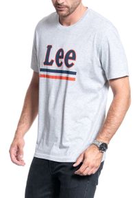 Lee - MĘSKI T-SHIRT LEE STRIPE TEE SHARP GREY MELE L64VFQ03. Kolor: szary #5