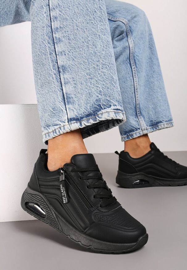 Born2be - Czarne Sneakersy na Grubej Podeszwie z Tłoczonymi Paskami Justinalin. Okazja: na co dzień. Zapięcie: pasek. Kolor: czarny. Wzór: paski. Sport: turystyka piesza