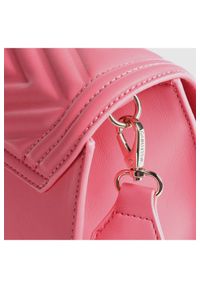 Valentino by Mario Valentino - VALENTINO Tłoczona różowa torebka souvenir re satchel. Kolor: różowy. Materiał: z tłoczeniem #2