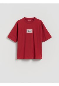 Reserved - T-shirt z naszywką - czerwony. Kolor: czerwony. Materiał: bawełna, dzianina. Wzór: aplikacja