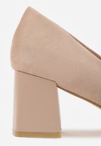 Renee - Ciemnobeżowe Czółenka Vices na Stożku z Wkładką ze Skóry Naturalnej Esande. Okazja: na ślub cywilny, na wesele, na imprezę. Kolor: beżowy. Materiał: skóra. Obcas: na stożku. Styl: klasyczny, wizytowy. Wysokość obcasa: średni #7
