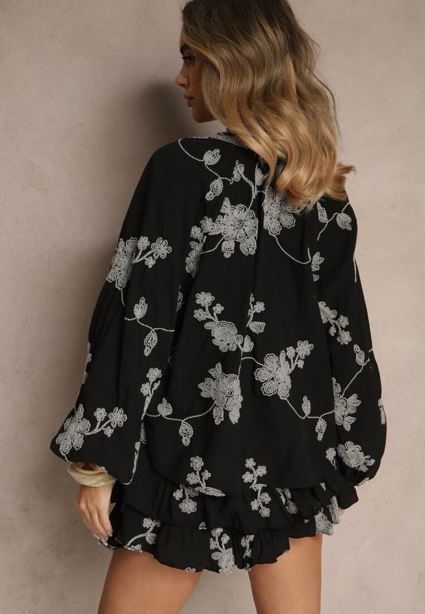 Renee - Czarny Komplet z Bawełny Spódnico-Spodenki i Koszula z Szerokimi Rękawami Savalene. Kolor: czarny. Materiał: bawełna. Wzór: kwiaty