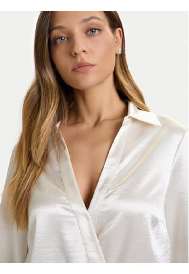 Guess Body W5BH68 W2612 Écru Regular Fit. Materiał: syntetyk